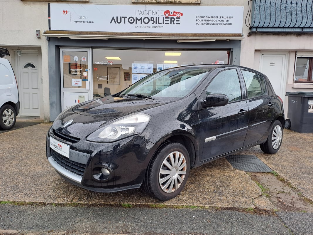 Renault Clio III Phase 2 1.2 i 16V 75 cv TOMTOM - Distri faite — 1