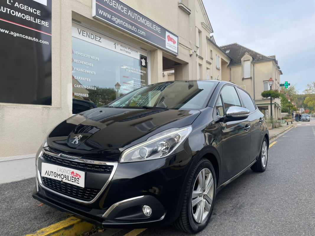 Peugeot 208 82cv SIGNATURE 1ere MAIN — 1