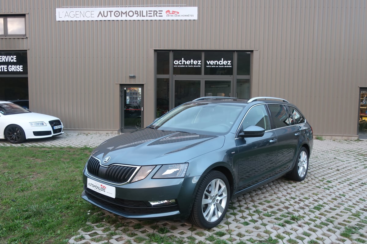 Skoda Octavia Combi 1.5 TSI 16V Clever 150Cv — 1
