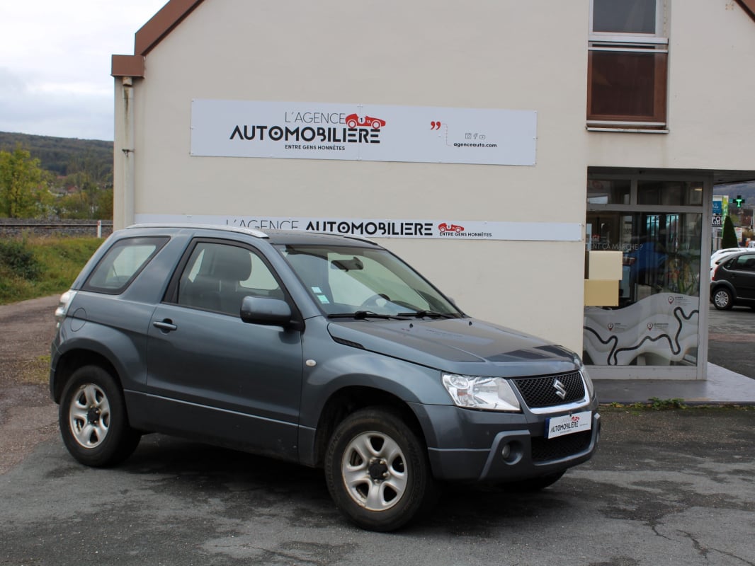 Suzuki Grand Vitara 1.6 es 106ch azur grey pearle — 1