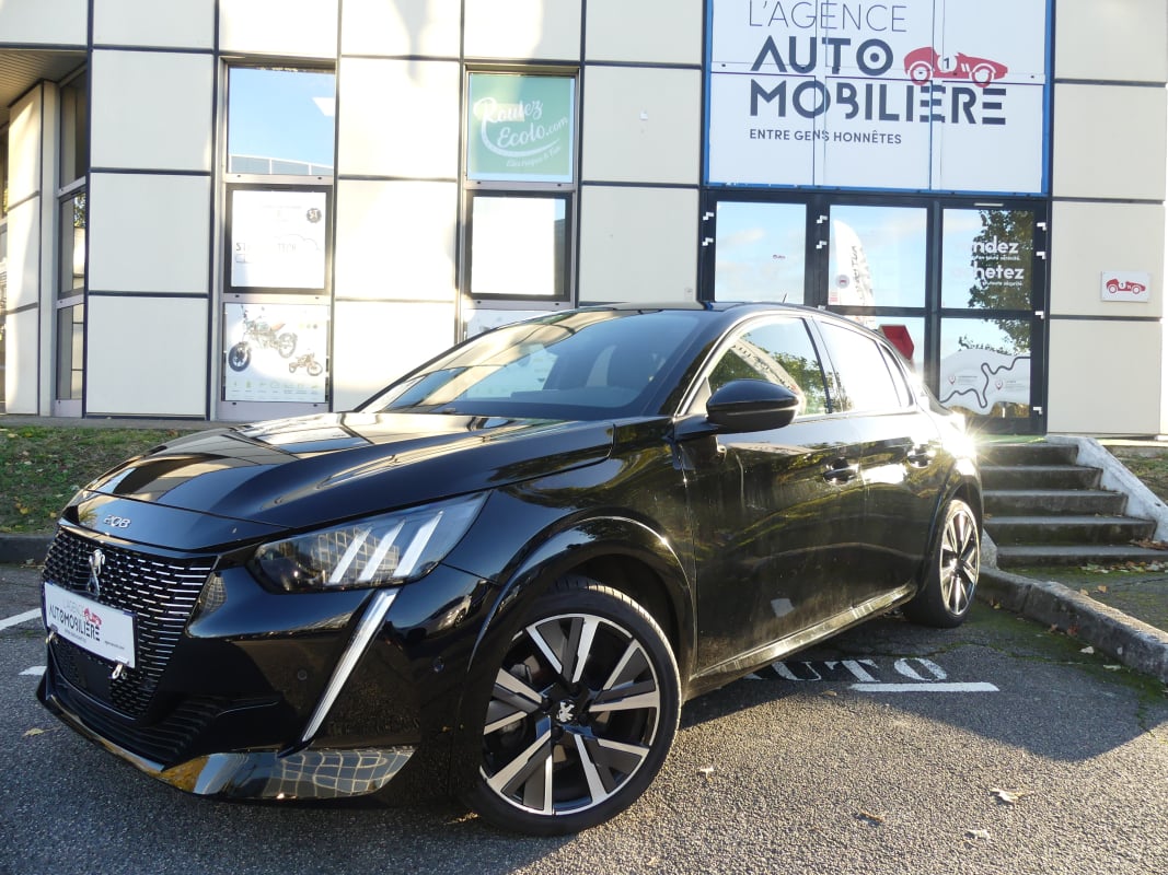 Peugeot 208 1.2 PURETECH 100 GT — 1