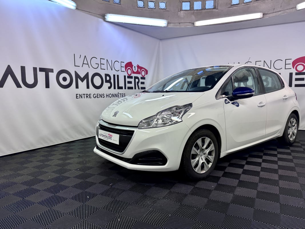 Peugeot 208 1.2 PURETECH 82CH LIKE — 1