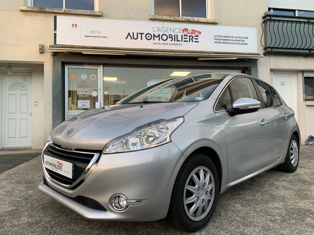 Peugeot 208 1.4 HDi 68 cv - Business - GPS - Radar de recul — 1