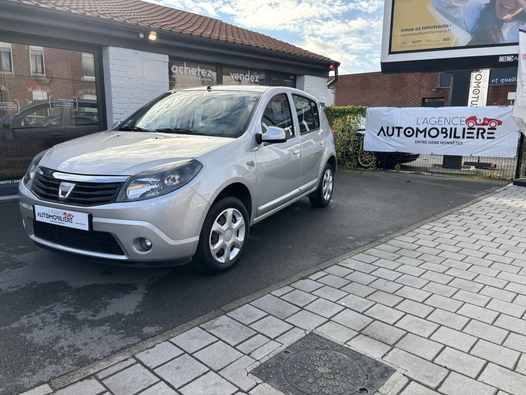 Dacia Sandero 1.2 16V 75 CV BLACK LINE — 1