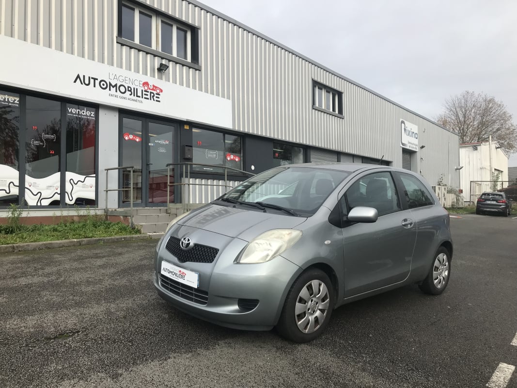 Toyota Yaris 1.3 VVTI 87 CV — 1