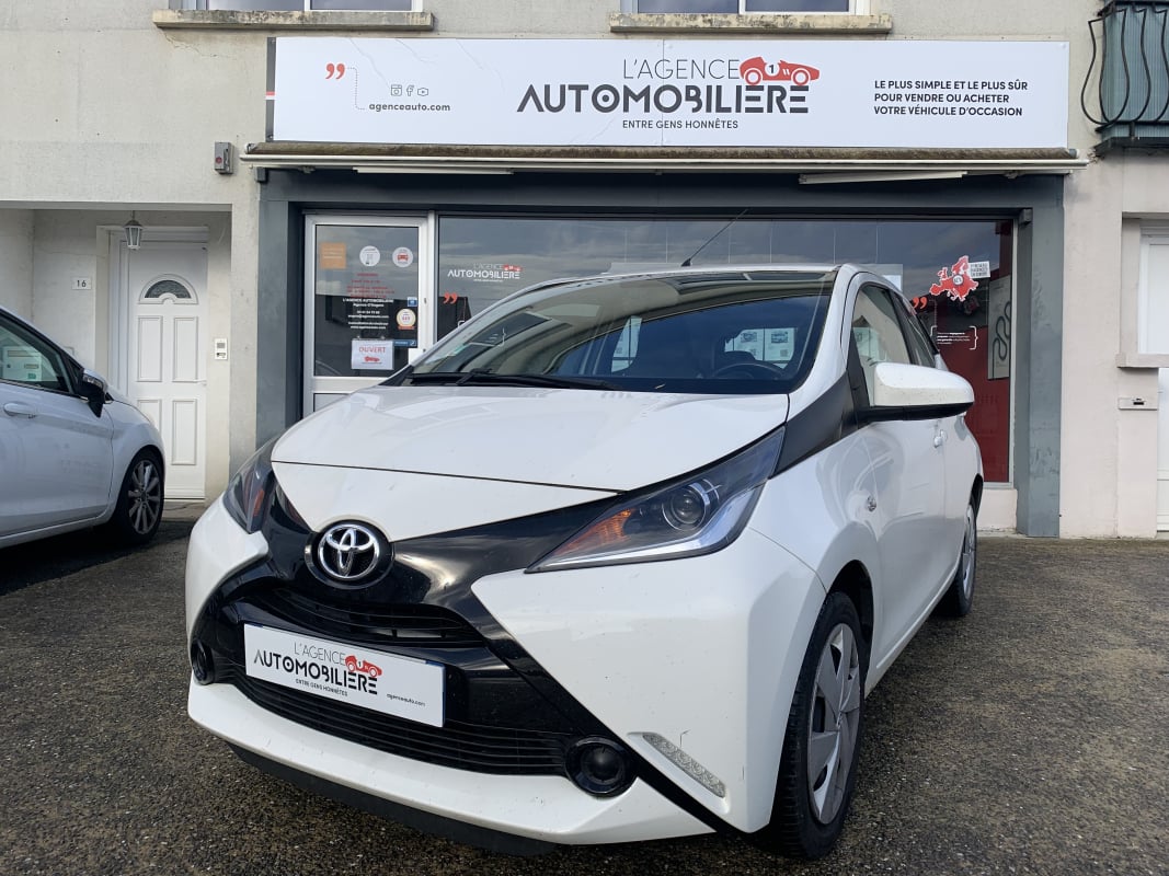 Toyota Aygo 5 Portes 1.0 VVTi 69 cv X-play -1ère Main - Caméra de Recul — 1