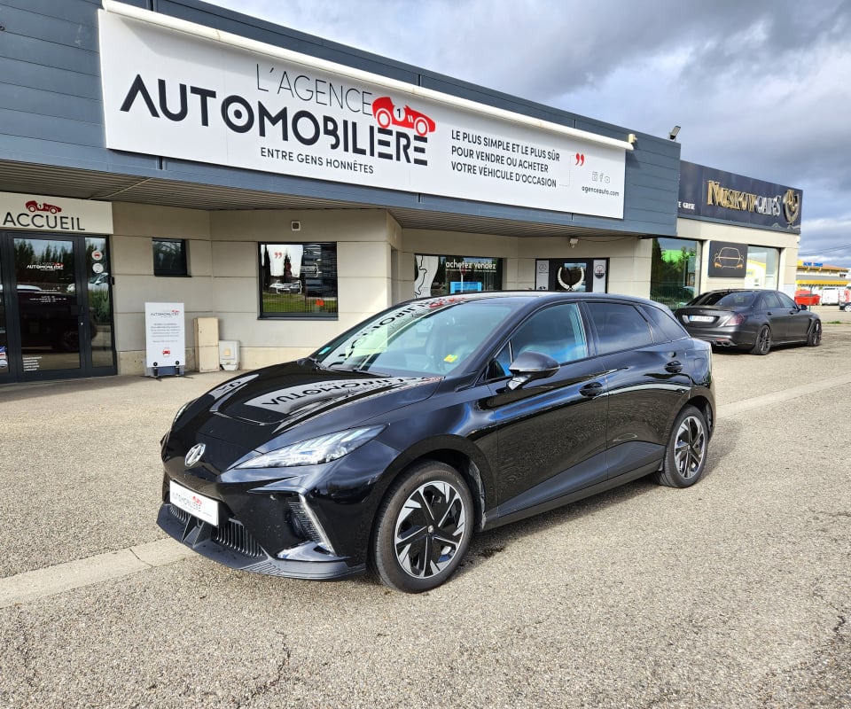 MG EHS 4 ELECTRIC 205 64KWH LUXURY BVA — 1