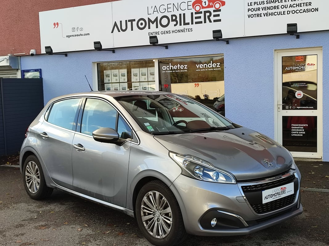 Peugeot 208 1.2 82 Allure 26000kms — 1