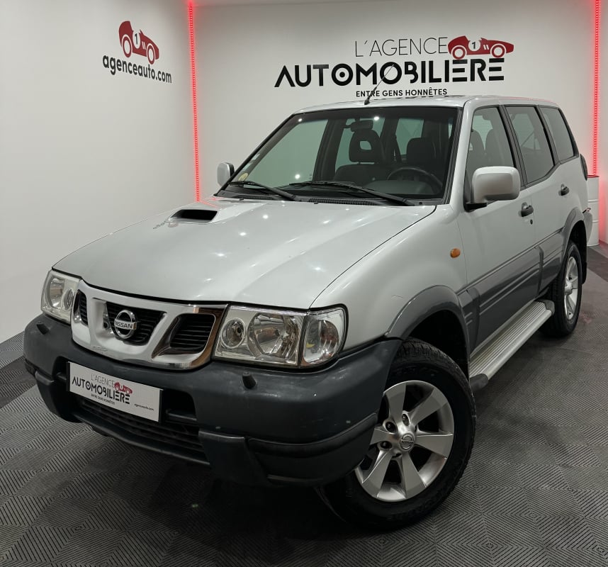 Nissan TERRANO TERRANO II 7 PL. 3.0 DI 154CV BVM5 4x4 ATTELAGE/CLIM/CUIR/TOIT OUVRANT/MARCHE PIED — 1