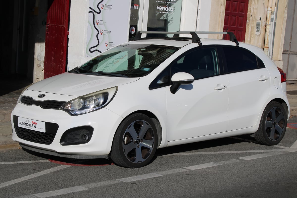 Kia Rio 1.4 CRDI 90 PREMIUM (Toit ouvrant, Caméra de recul, Sièges chauffants,..) — 1
