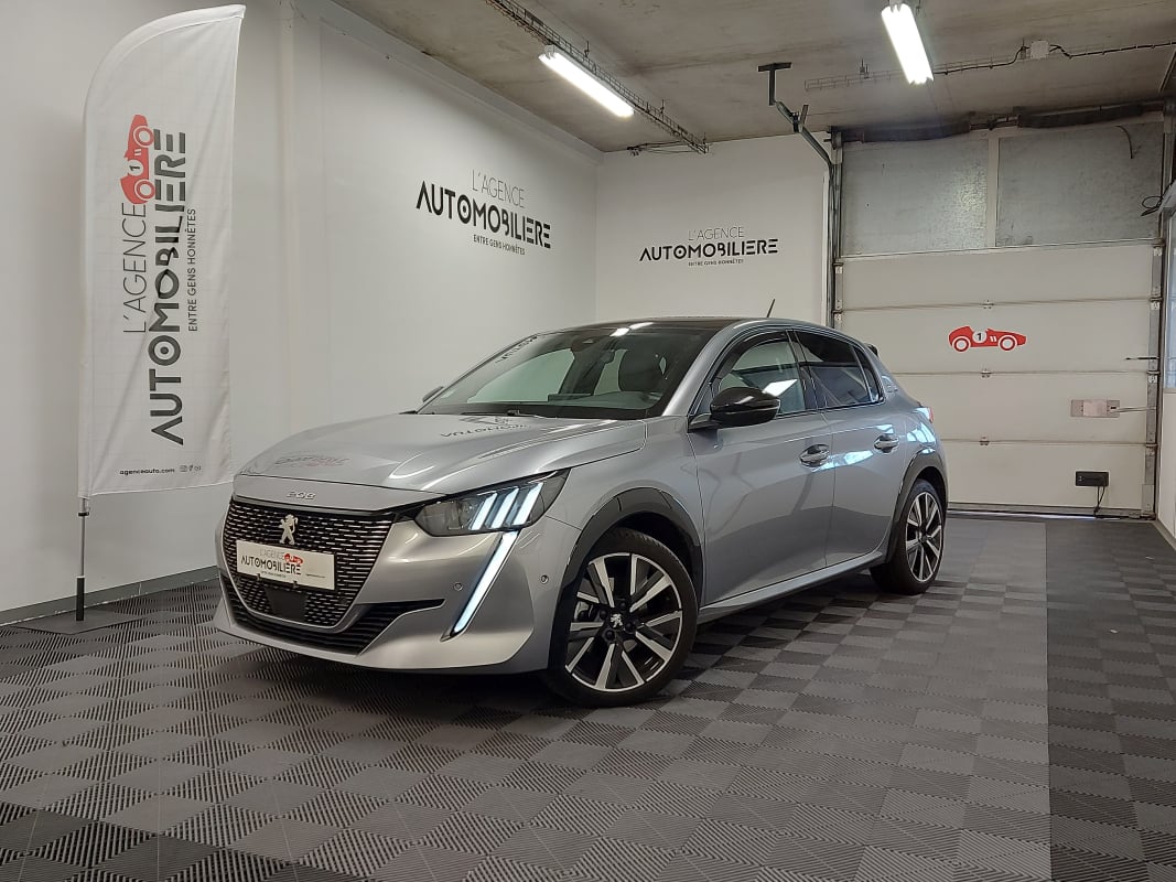 Peugeot 208 II 1.2 PURETECH 100 S&S GT EAT8 + TOIT PANO — 1