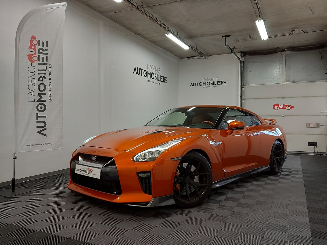 Nissan GT-R (2) 3.8 V6 570 4WD — 1