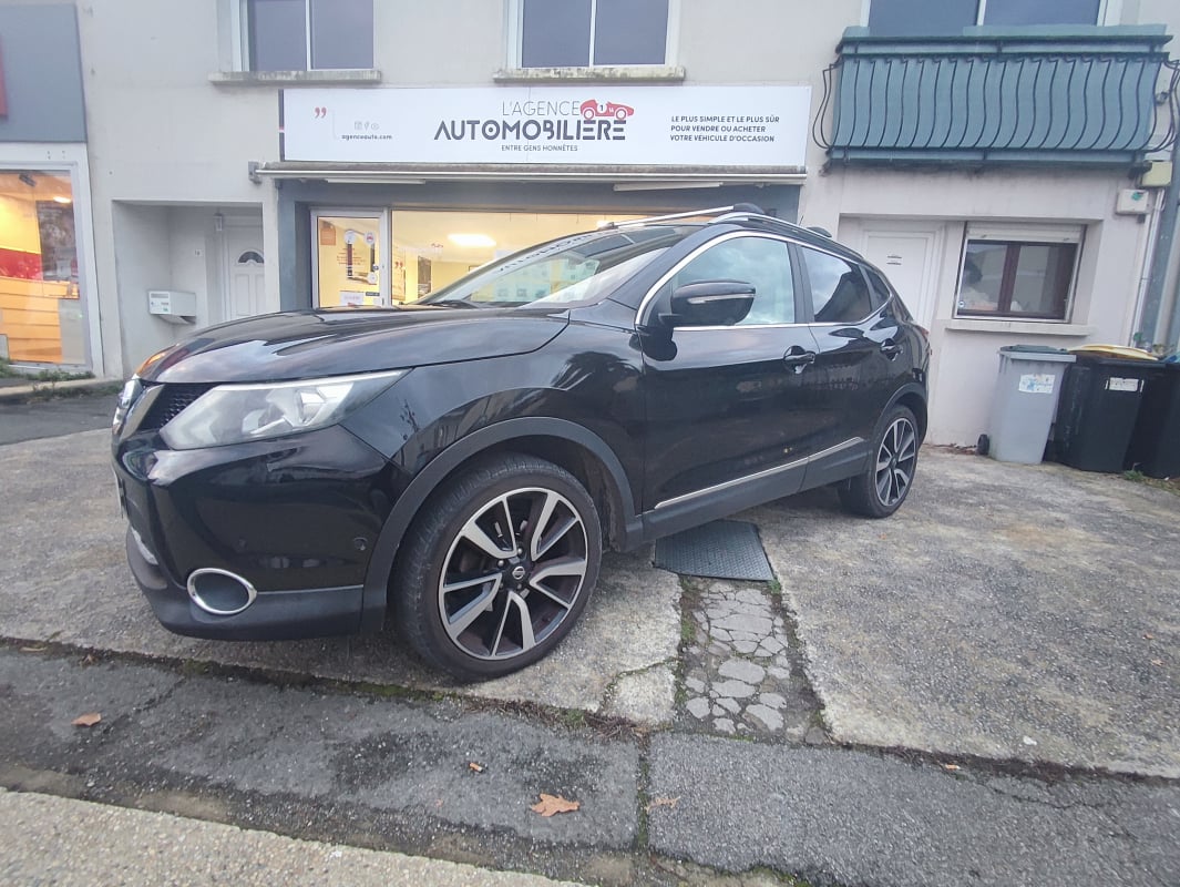 Nissan Qashqai II 1.6 dCi 130 cv tekna, attelage ,siège cuir chauffant — 1