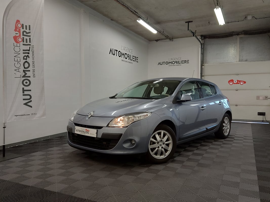Renault Megane III 2.0 140 PRIVILEGE CVT — 1