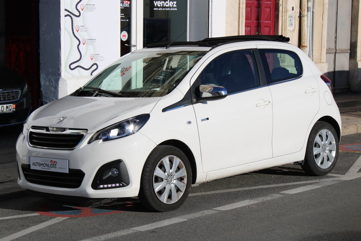 Peugeot 108 1.0 VTI 70 TOP STYLE ( Moteur à chaîne, Toit ouvrant panoramique, Roue de secours ... ) — 1