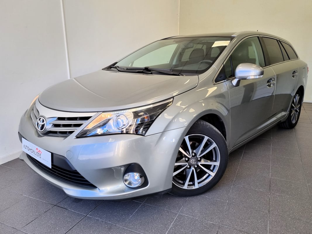 Toyota Avensis SW III 124 D-4D SkyView Limited Edition + Attelage — 1