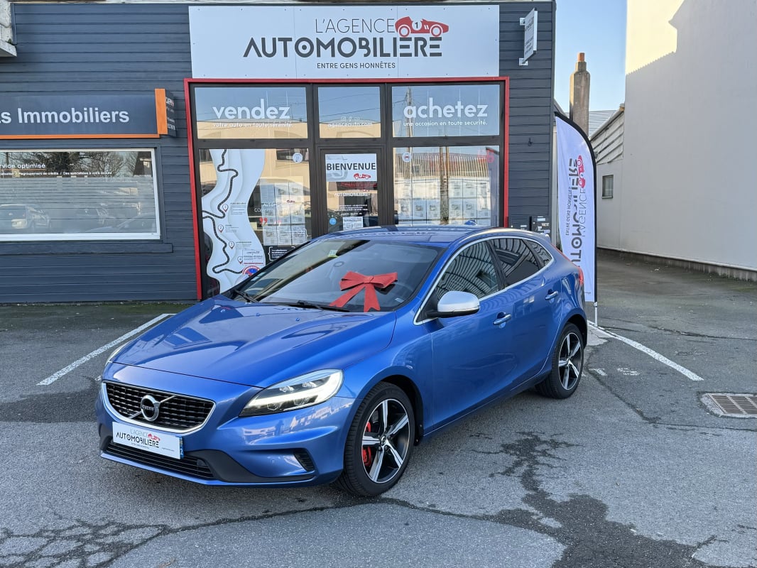 Volvo V40 2.0 D3 150 BVA6 R-DESIGN (garantie 6 mois) — 1