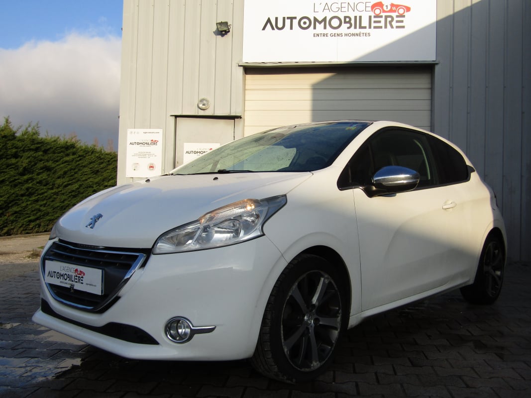 Peugeot 208 1.6 e-HDi FAP 92 cv ALLURE — 1