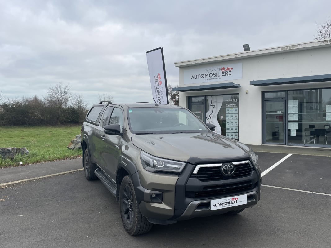 Toyota Hilux XTRA CABINE 2.8 D4D 205 INVINCIBLE — 1