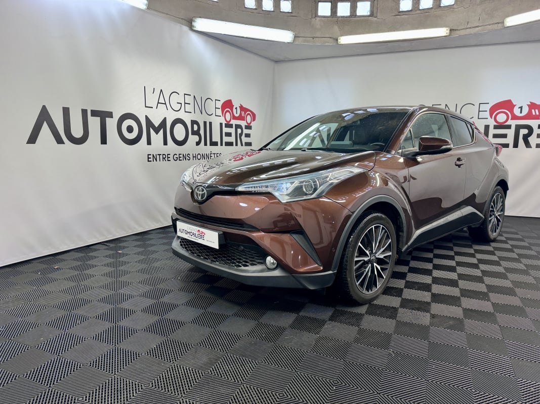 Toyota C-HR 1.2 T 115 DISTINCTIVE 4X4 CVT BVA (Crochet d'attelage, Entretien Toyota) — 1