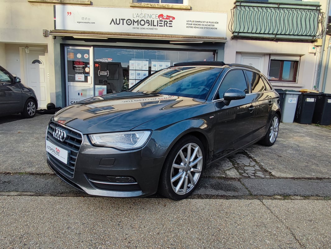 Audi A3 Sportback 1.6 TDi S-Tronic 7 105 cv Boîte auto S-line Toit ouvrant — 1
