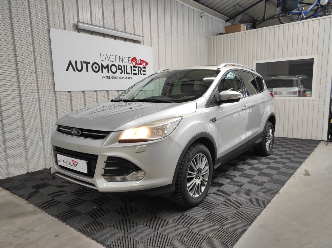 Ford Kuga 1.5 150 ch TITANIUM — 1