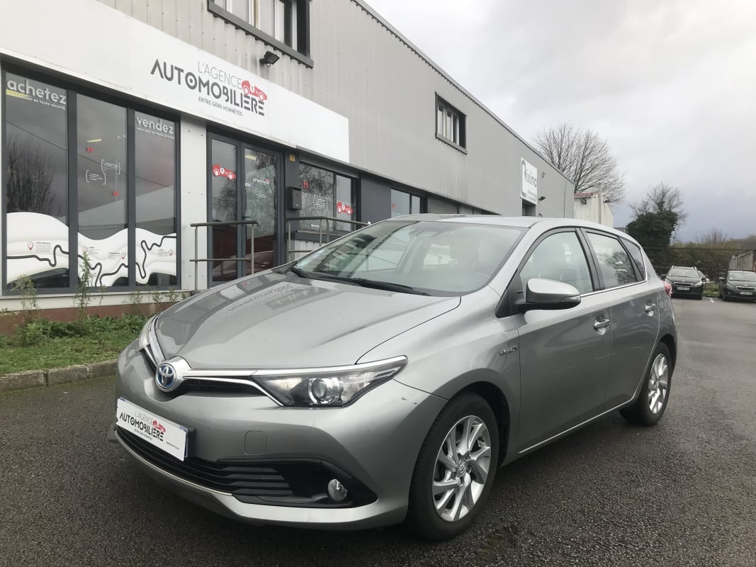 Toyota Auris 1.8 vvt- i HYBRID 99 CH DYNAMIC NAV — 1
