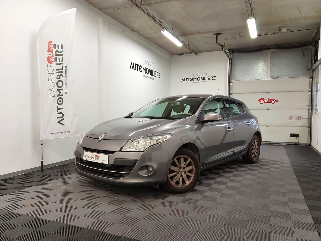 Renault Megane III 2.0 140 PRIVILEGE CVT — 1