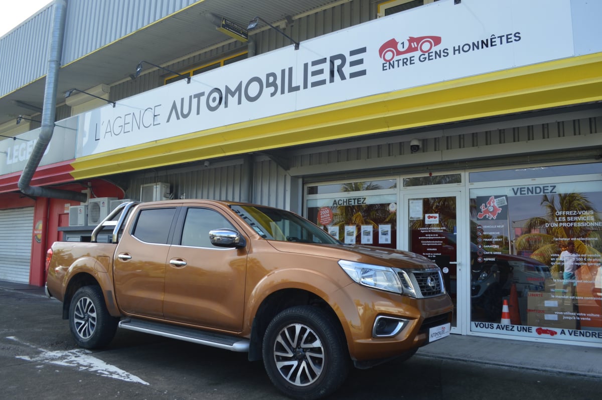 Nissan Navara 2.3 dCi 190ch Double-Cab — 1