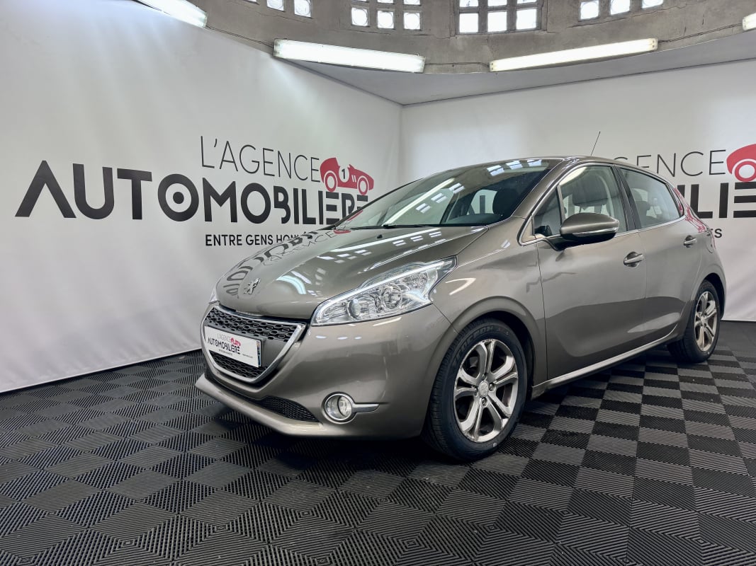 Peugeot 208 1.6 E-HDI 90 ALLURE (Distribution faite) — 1