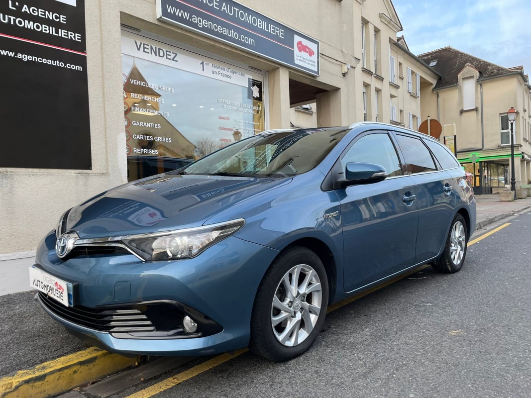 Toyota Auris Touring Sport Hybride 136h DYNAMIC — 1
