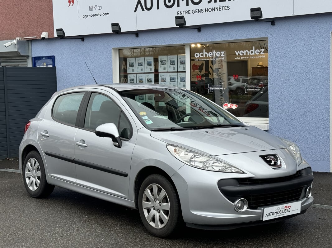 Peugeot 207 1.4 HDi 70ch Trendy 1ère main — 1