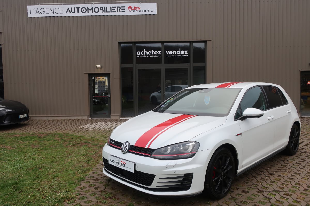 Volkswagen Golf 2.0 TFSI 16V GTI 220Cv — 1