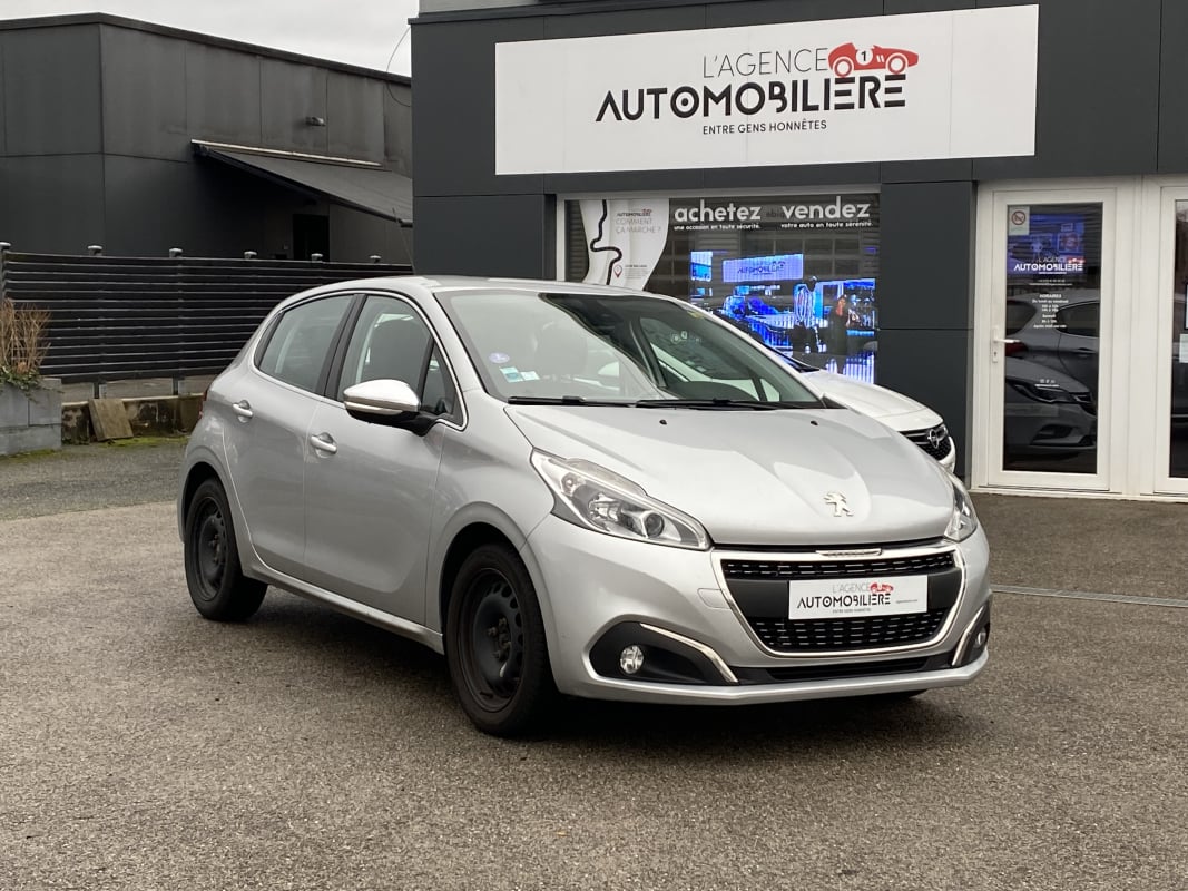 Peugeot 208 1.2 82 ALLURE - CARPLAY - SUIVI PEUGEOT — 1