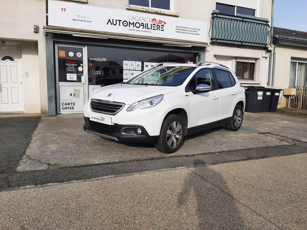 Peugeot 2008 1.2 82 ch Style Faible km Suivi Peugeot — 1