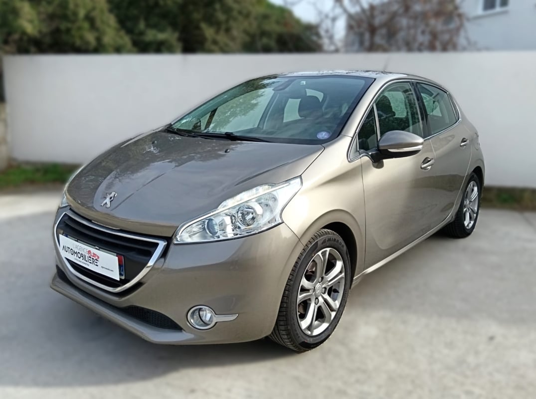 Peugeot 208 1.2 PURETECH 82 ALLURE — 1