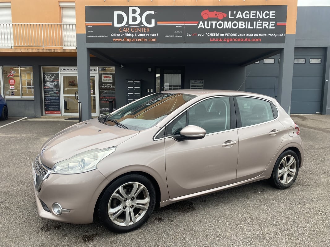 Peugeot 208 5 Portes 1.6 e-HDi FAP 92 cv ALLURE — 1