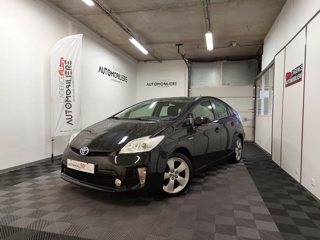 Toyota Prius 1.8 136H 100 HYBRID DYNAMIC 17-POUCES BVA — 1