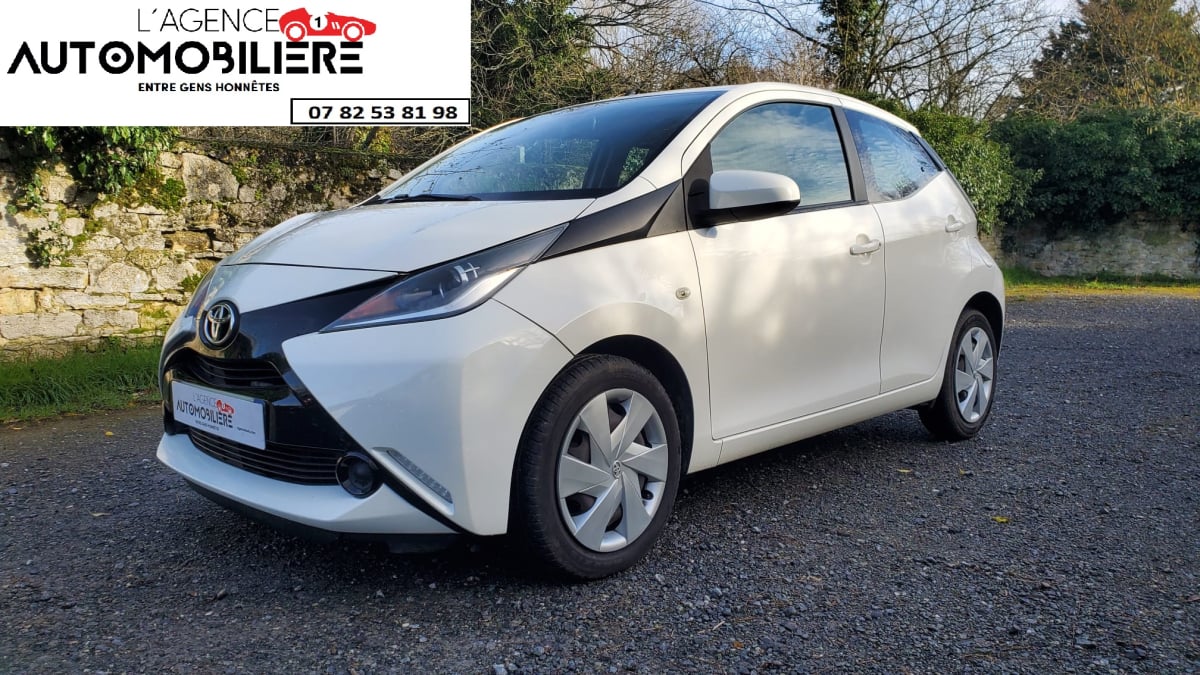 Toyota Aygo 1.0 VVTI 70 X-Play X-Shift BVA — 1