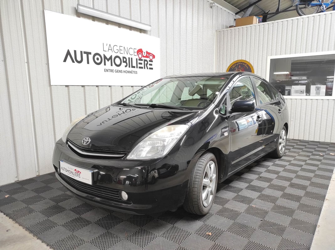 Toyota Prius 1.5 110H 75 HYBRID 10EME ANNIVERSAIRE — 1