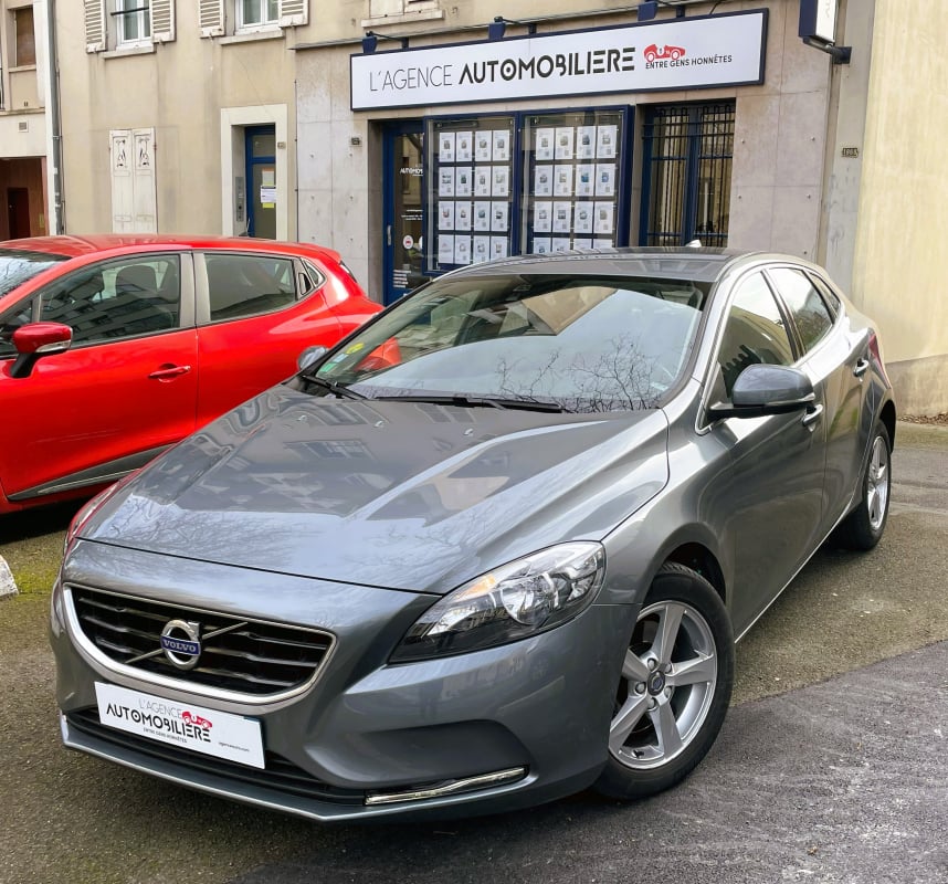 Volvo V40 2.0 D2 120 MOMENTUM BVM6 — 1