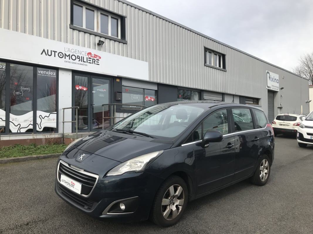 Peugeot 5008 1.6 HDI ACTIVE 115 CH 7 PLACES — 1