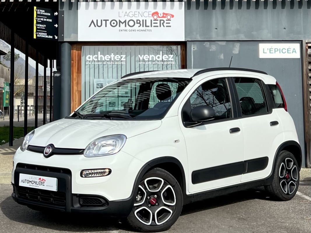 Fiat Panda 1.0 BSG Hybrid 70ch City Life / 1°Main — 1