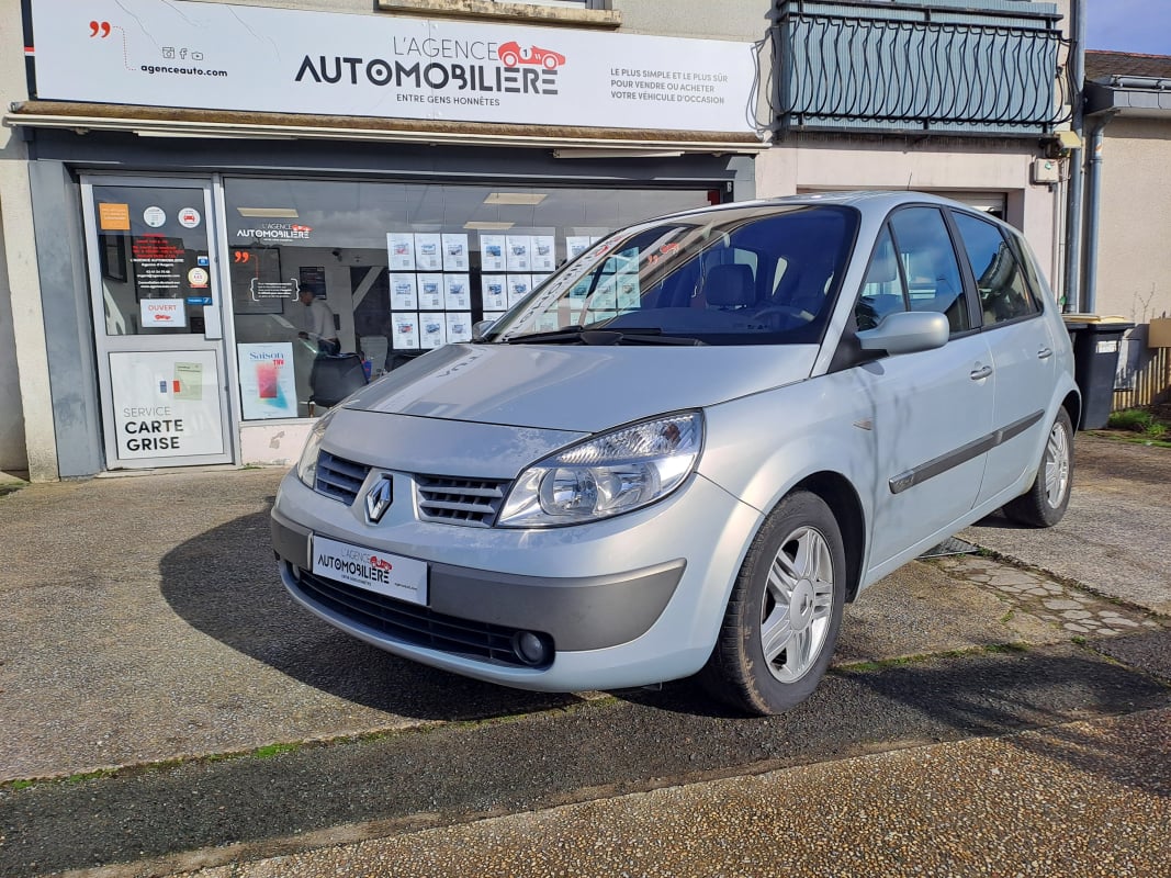 Renault Scenic II 1.6i 16V 115CV LUXE DYNAMIQUE - Suivi Complet — 1