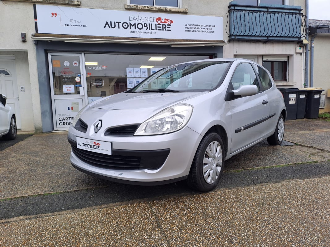 Renault Clio III 1.2 i 75 cv Pack Authentique - DISTRIBUTION NEUVE — 1