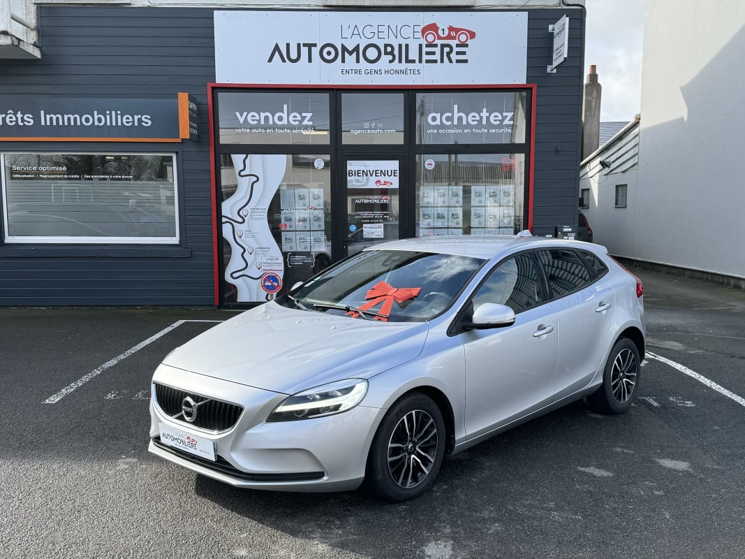 Volvo V40 D2 2L 120ch BVM6 Momentum (1ère Main) — 1
