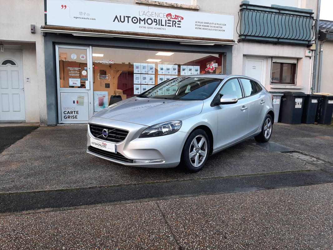 Volvo V40 II D2 115 ch Summum Distri faite — 1