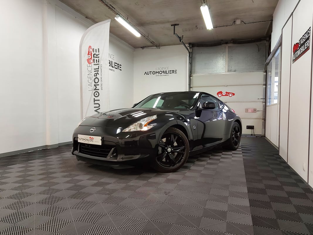 Nissan 370Z COUPE 3.7 V6 328 — 1
