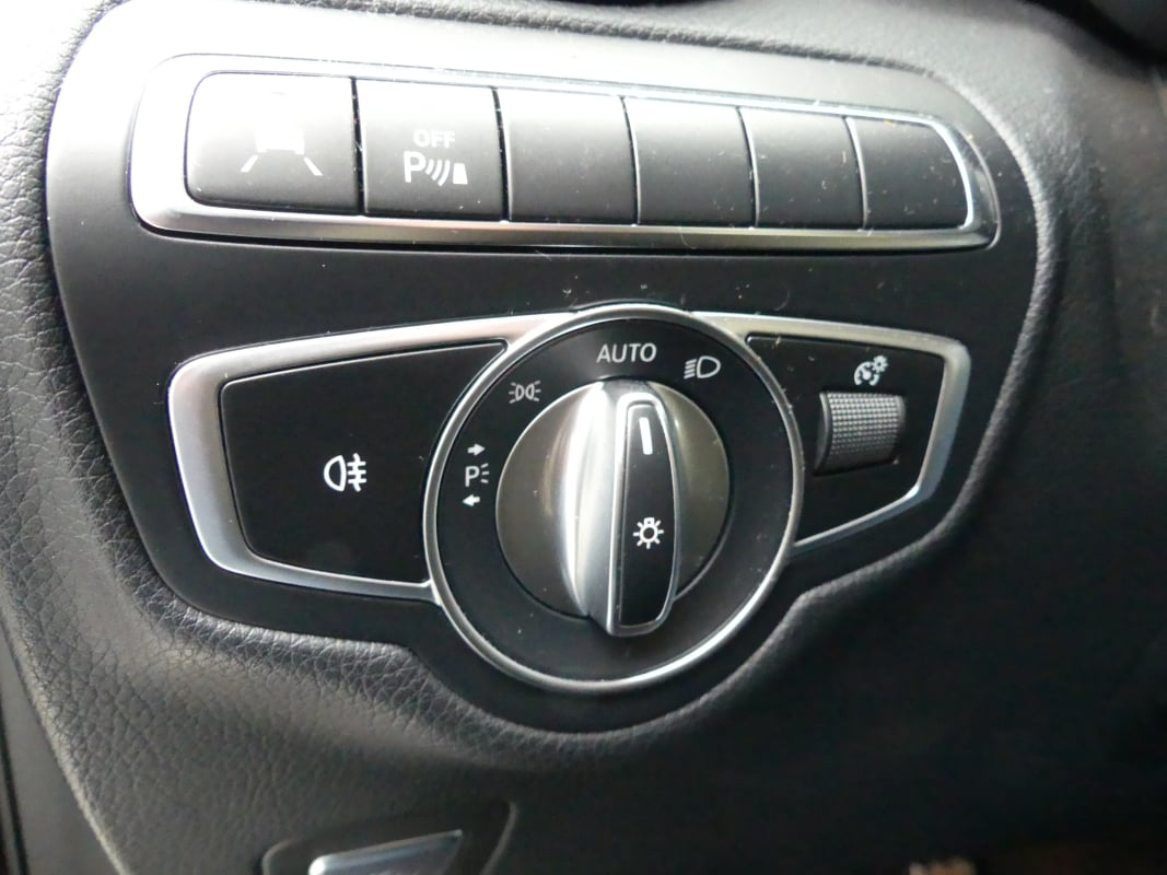 Mercedes-Benz Classe GLC 250 4MATIC 9G-Tronic 211 cv Boîte auto SPORTLINE — 39