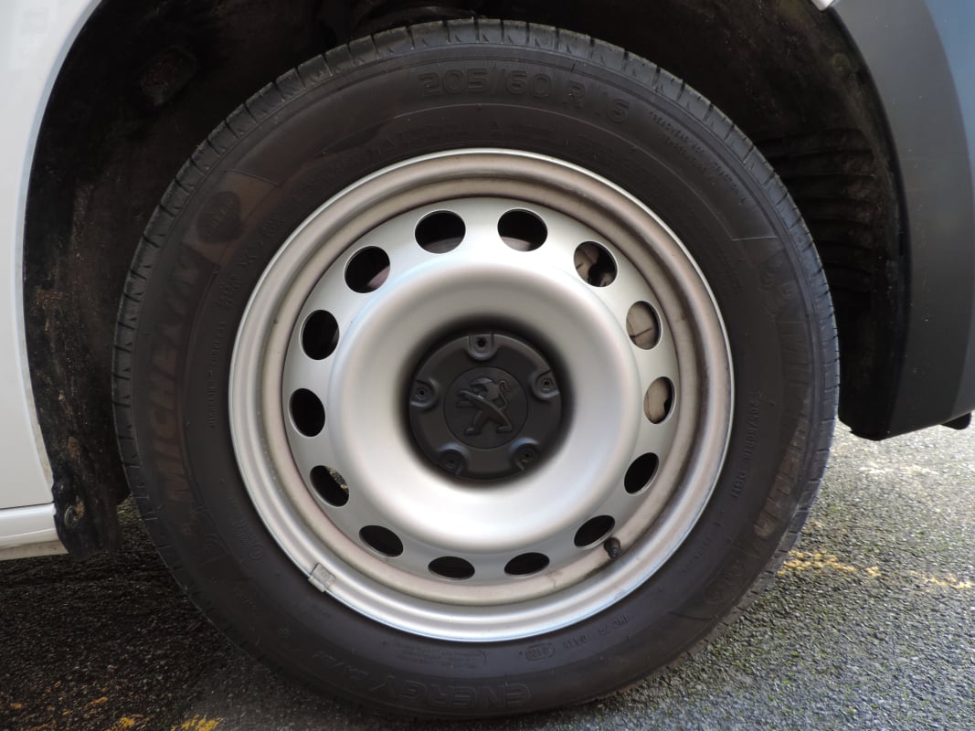 Peugeot Partner 18 325€ HT XL 950 KG BLUEHDI 100 CV 1er Main TVA RECUPERABLE — 33